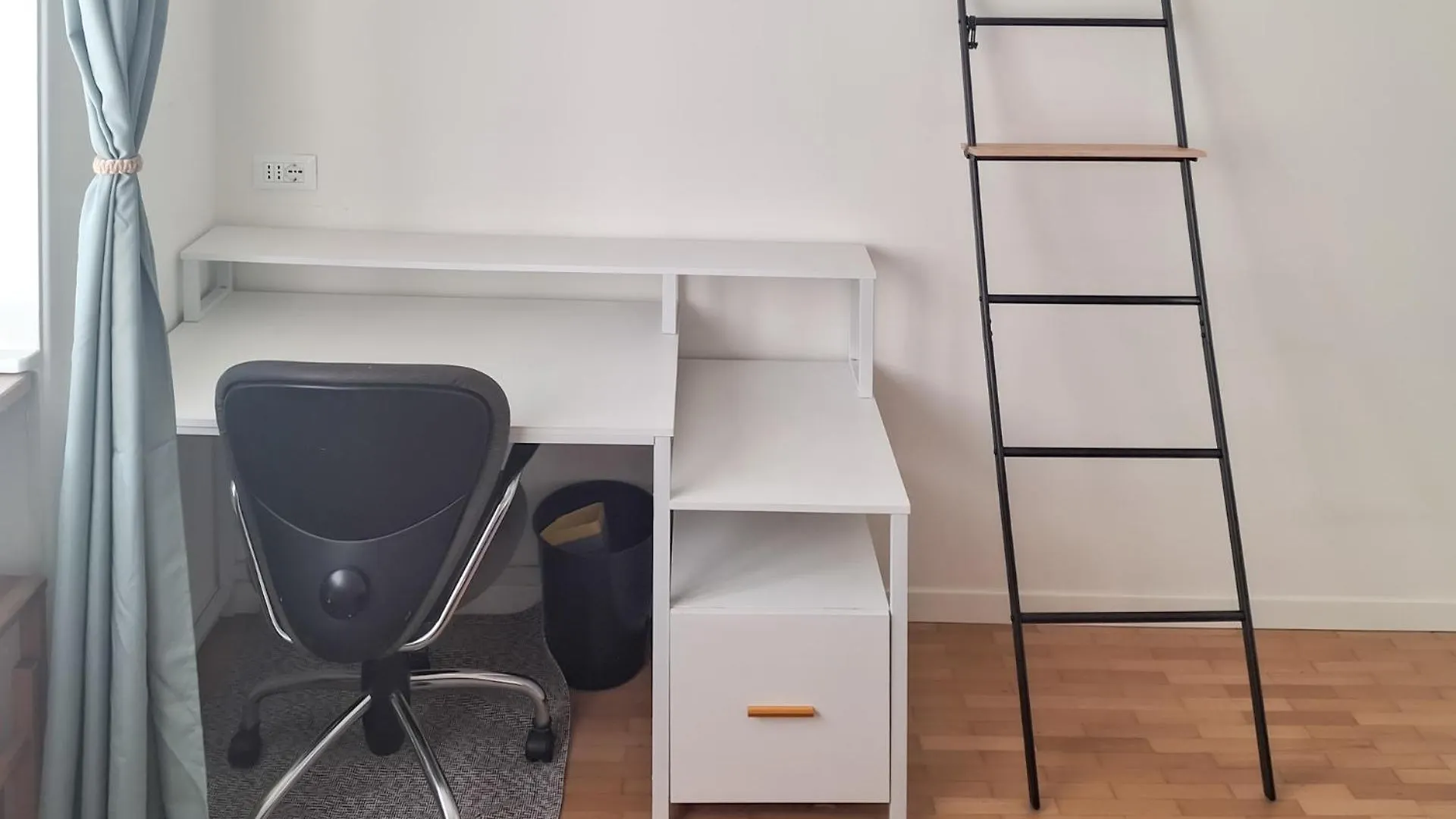Bright One-Bedroom Apartment Near Isola Milaan
