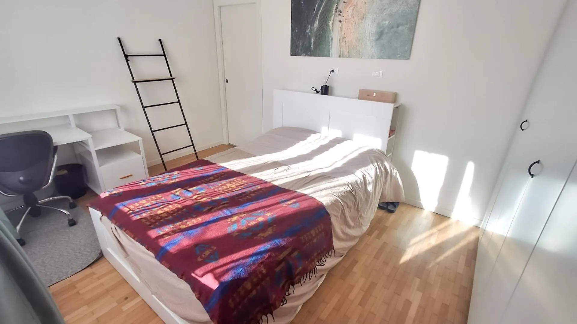 Bright One-Bedroom Apartment Near Isola Milaan