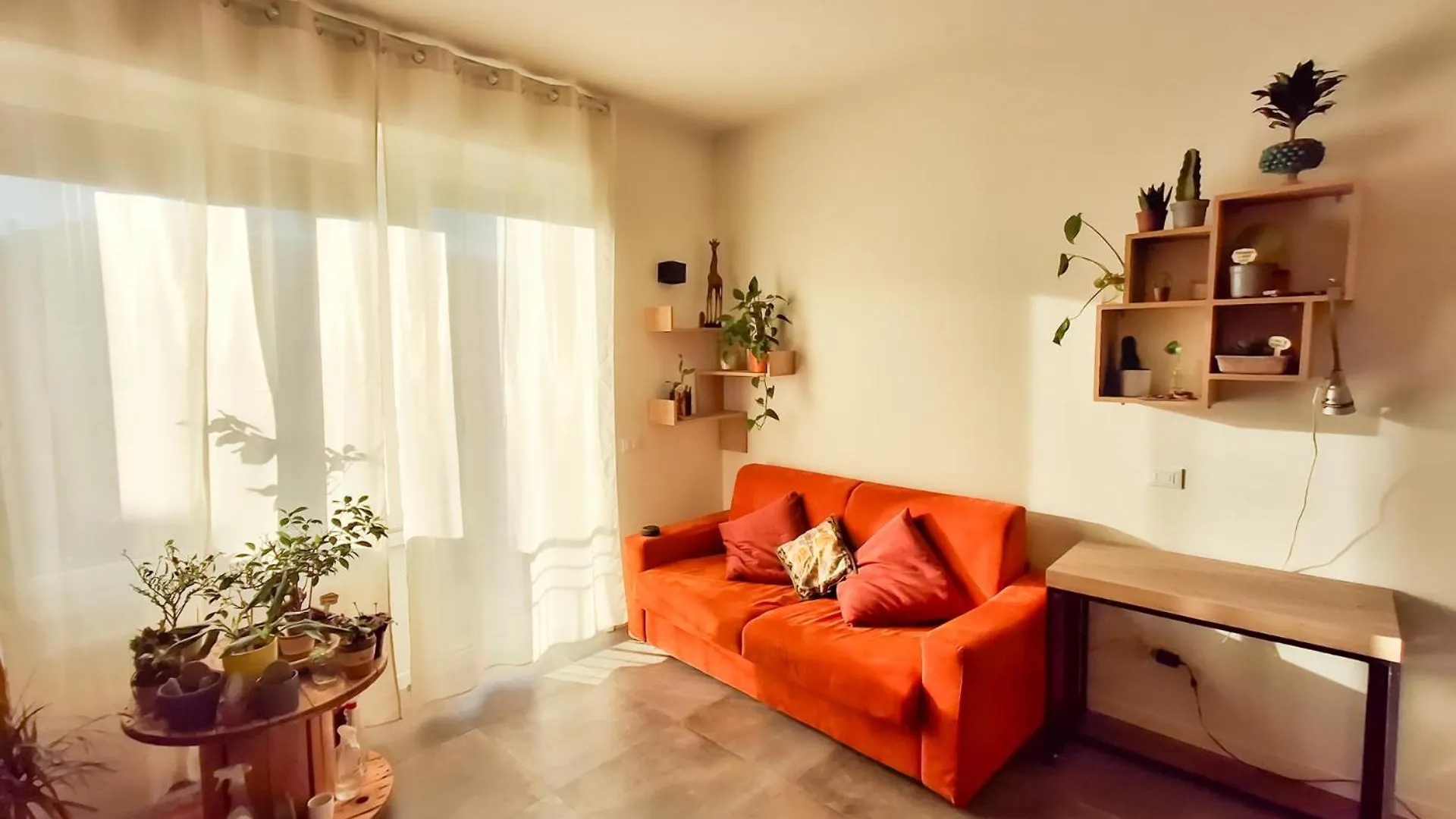 Bright One-Bedroom Apartment Near Isola Milano